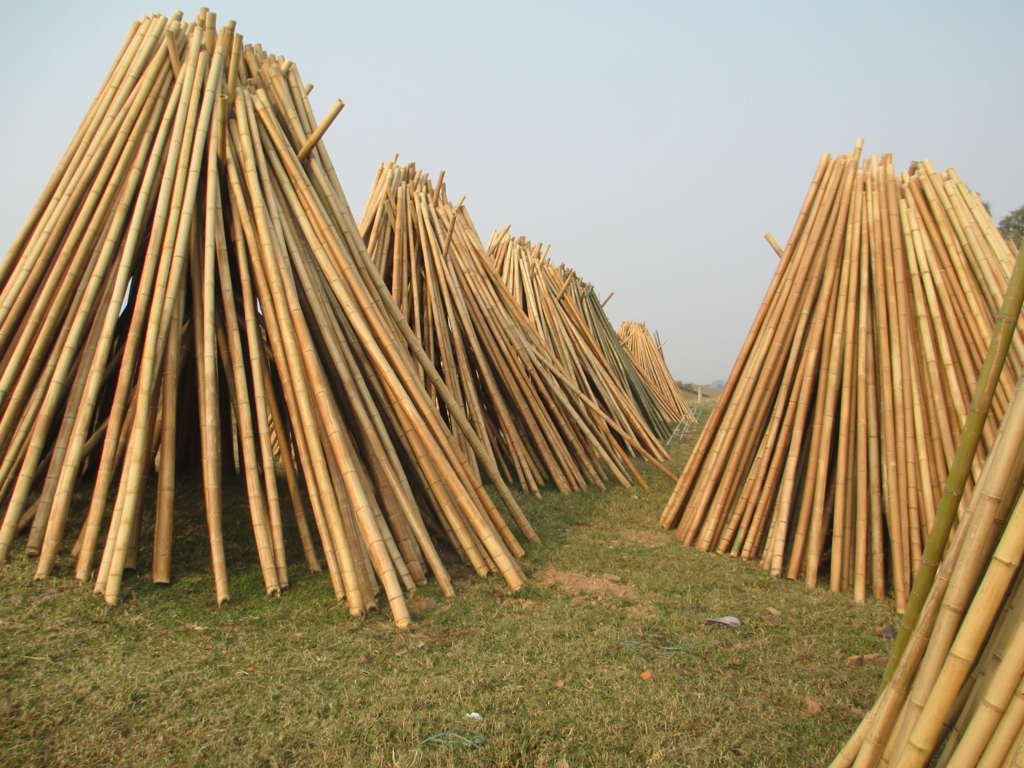 Làng nghề Xuân Lai nổi tiếng làm nội thất tre trúc hun khói độc đáo